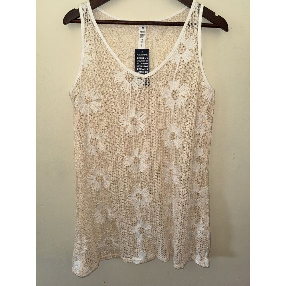 Blooming Jelly NWT Daisy Crochet Dress Size S V-Neck Cream Boho Shift Mini